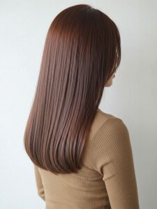 大野城髪質改善美容室Lien hair design(リアンヘアデザイン)美髪チャージプレミアム美肌カラーを使った『艶めくショコラカラースタイル』のお客様です！  髪のツヤと透明感を最大限に引き出すショコラカラー。落ち着いた色味で上品な印象に。オイルを馴染ませるだけで、簡単にまとまる万能ヘアスタイルです😊  リアンの大人気メニュー美髪チャージが、ヒト幹細胞と高濃度水素を贅沢に使用しトリプルプローチにより、カラーをしながら髪だけでなく頭皮のエイジングケアもできちゃうのでトップのボリュームも改善しつつ、これからのダメージまで防げるようにパワーアップしちゃいました(о´∀`о)  更に今、話題の超音波ケアアイロン『ケアプロ』&『モイストバブル』を使用することによりパワーアップした『美髪チャージ』なら、こちらのお客様の毛先部分のビリビリになった髪も2回、３回とやればやるほどに修復していけると思います！  もし他店での施術失敗で毛先がビリビリになってしまわれたお客様も諦めずに1度、髪を見せていただけたらと思います( ＾ω＾ )  そして今、話題の『マイクロファインバブル』を使用することにより美髪チャージの力を120％まで引き上げてくれます(σ≧▽≦)σ  こちらのメニューは、こんな方にお薦め！   ・髪の毛のダメージが気になる ・カラーやブリーチをしている ・髪の毛を伸ばしたいが伸ばせない ・髪の毛がパサつく、引っかかりがある ・髪の毛のツヤがほしい  本気で髪の毛を良くしたい方必見！  月1回の施術いただくことをお薦めします(^_^)  新システムによりグレードアップした『美髪チャージプレミアムカラー』で さわればわかる！さわりたくなる髪を手に入れてみませんか(^^)   美髪チャージメニュー  美髪チャージプレミアムトリートメント　￥12000～  美髪チャージプレミアムカラー ￥18000～  美髪チャージプレミアムデジタルパーマ ￥24000～  美髪チャージプレミアム美革ストレート ￥29000 ～  ※ご予約はお電話または公式LINEアカウントで承らせていただいております！ (公式LINEアカウントはホームページのトップ画面からご登録いただけます)  「髪質改善」美容室 リアン ヘアデザイン  福岡県大野城市中央２丁目１−１３  tel:092-593-3339  ※完全マンツーマンサロンですので、 お電話の対応、施術、会計など 全てひとりで担当させていただいております。 そのため施術中はお電話が取れない場合がございます。 その際は折り返しご連絡をさせていただきます。  「髪質改善専門サロン」Lien hair design（リアンヘアデザイン）｜福岡 大野城市駅すぐの美容室  #Lienhairdesign #リアンヘアデザイン #福岡美容室 #大野城美容室 #大野城髪質改善 #福岡髪質改善 #髪質改善 #縮毛矯正 #頭皮診断 #艶髪 #くせ毛 #アホ毛 #枝毛 #パサつき #ダメージヘア #40代髪質改善 #福岡 #福岡県 #大野城 #大野城市 #福岡県大野城市 #大野城市中央  #福岡県大野城市中央