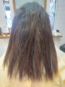 大野城髪質改善専門美容室Lien hair design(リアン ヘアー デザイン)『美髪チャージプレミアム美革ストレート ヒト幹細胞コース』のお客様です！  他店での縮毛矯正の失敗で毛先がビリビリになり、根元からのブチブチに断毛されていたお客様の髪も、リアンの『美髪チャージプレミアム美革ストレートヒト幹細胞コース』なら、ヒト幹細胞、超高濃度水素、そして美髪チャージを使用のトリプルアプローチにより、頭皮のエイジングケアと毛髪へのケアを実現、頭皮環境を改善することによりトップのボリュームを出しつつ、こんなに艶々サラサラだけど纏まる髪に仕上がっちゃいます(о´∀`о)  内側から栄養を補うことでビリビリヒョロヒョロになられてた毛先部分も内側から張りが出てるのが分かります！ こちらのお客様も2回、3回と繰り返していただくことで更に綺麗に仕上がっていくと思います(^ー^)  髪のダメージだけでなく、薄毛や抜け毛、細毛で悩まれているお客様諦められる前に是非一度リアンの『ヒト幹細胞ケア』を、お試しになられてください(^_^)  そして同時にヒト幹細胞培養液を使用した『ヒト幹細胞アンチエイジングスパ』付きコース(通常￥9900→がヒト幹細胞コースの方は￥3300でできちゃいます！)もスタートさせていただきますので、ご興味のある方は僕までお気軽にお問い合わせください！  もちろん『ヒト幹細胞アンチエイジングスパ』は単品や他メニューとの組み合わせも可能となっております(^ー^)  『美髪チャージ ヒト幹細胞コース』なら1回目より2回目、2回目より3回目と繰り返せば繰り返すほど艶々サラサラに仕上がっちゃいます(^-^)   こちらのお客様も、毛先部分の枝毛も2回、３回とやればやるほどに修復していけると思います(^ー^)  もし他店での施術失敗で毛先がビリビリになってしまわれたお客様も諦めずに1度、髪を見せていただけたらと思います( ＾ω＾ )  そして今、話題の『マイクロファインバブル』を使用することにより美髪チャージの力を120％まで引き上げてくれます(σ≧▽≦)σ  こちらのメニューは、こんな方にお薦め！   ・髪の毛のダメージが気になる ・カラーやブリーチをしている ・髪の毛を伸ばしたいが伸ばせない ・髪の毛がパサつく、引っかかりがある ・髪の毛のツヤがほしい  本気で髪の毛を良くしたい方必見！  月1回の施術いただくことをお薦めします(^_^)  新システムによりグレードアップした『美髪チャージプレミアムカラー』で さわればわかる！さわりたくなる髪を手に入れてみませんか(^^)   美髪チャージメニュー  美髪チャージプレミアムトリートメント　 ￥12000～  美髪チャージプレミアムカラー ￥18000～  美髪チャージプレミアムデジタルパーマ ￥24000～  美髪チャージプレミアム美革ストレート ￥29000 ～  ※ご予約はお電話または公式LINEアカウントで承らせていただいております！ (公式LINEアカウントはホームページのトップ画面からご登録いただけます)  「髪質改善」美容室 リアン ヘアーデザイン  福岡県大野城市中央２丁目１−１３  tel:092-593-3339  ※完全マンツーマンサロンですので、 お電話の対応、施術、会計など 全てひとりで担当させていただいております。 そのため施術中はお電話が取れない場合がございます。 その際は折り返しご連絡をさせていただきます。  #福岡  #福岡県  #福岡美容室  #福岡美容師  #福岡県民  #福岡県美容室  #美容室福岡  #大野城 #大野城市  #大野城市美容室  #久留米  #久留米市  #久留米美容室  #久留米市美容室  #縮毛矯正  #縮毛矯正失敗  #縮毛矯正福岡  #髪質改善  #髪質改善ストレートパーマ  #髪質改善縮毛矯正  #髪質改善福岡