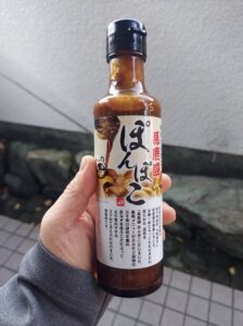 僕の大好きな『やきめしラーメンぽんぽこ』が、まだ『馬鹿盛ぽんぽこ』だった頃の看板メニュー『ホルモン鉄板』の『ぽんぽこソース』ゲットしました！  野菜やお肉など何にかけても美味しくいたはだけるので、かなり重宝してます😊  『やきめしラーメンぽんぽこ』さんの、お店で買えたのですが前回、買いに行った時に売り切れてて、もしかしたら販売辞めるかもとの事だったので幻の味になっちゃうかもです！  昔懐かしの『馬鹿盛ぽんぽこ』さんのホルモン鉄板の味を久々に味わいたい方、そして食べたことないけど是非食べてみたいと言う方、『ぽんぽこソース』お薦めです😋  ちなみに『半やきめしとラーメンのセット』が今のご時世に、なんと税込990円で食べれちゃうのと味も激ウマなので『半やきめしとラーメンセット』も是非お薦めです！  やきめしラーメンぽんぽこ  大野城市大池1-5-23   営業時間　11:00-15:00  (確かラストオーダーは14時30分だったと思います)  定休日　日曜日  #やきめしラーメンぽんぽこ  #福岡 #福岡県 #大野城 #大野城市 #大野城市大池  #福岡県大野城市 #福岡グルメ  #福岡ランチ  #福岡グルメ部  #福岡ラーメン  #福岡県グルメ  #福岡県民  #大野城グルメ  #大野城市グルメ  #大野城ランチ  #大野城市ランチ  #ラーメン屋  #ラーメン  #拉麺  #らーめん  #やきめし #ぽんぽこソース #ホルモン鉄板